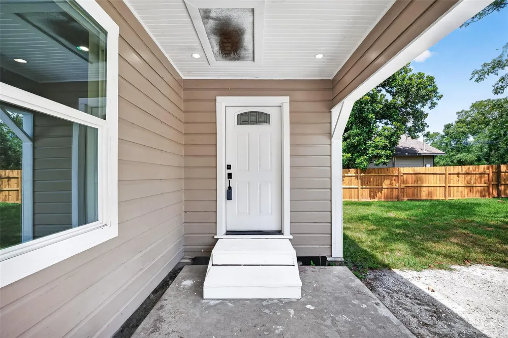 106 S 9th Street Highlands, TX 77562