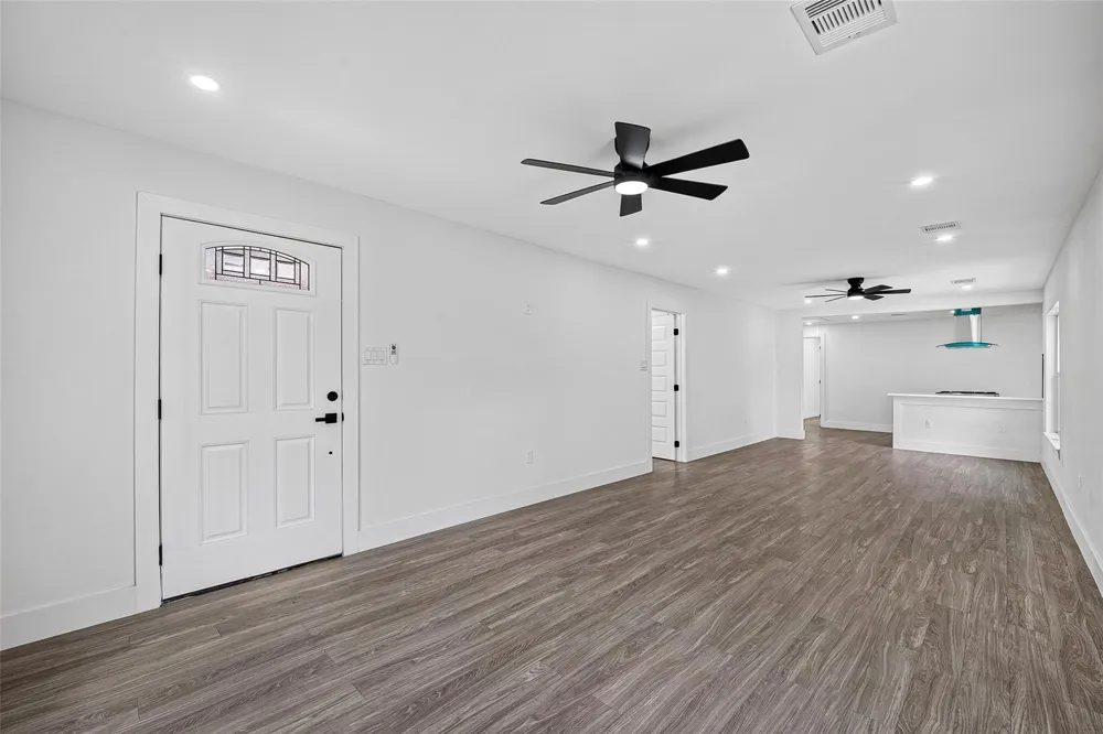 106 S 9th Street Highlands, TX 77562
