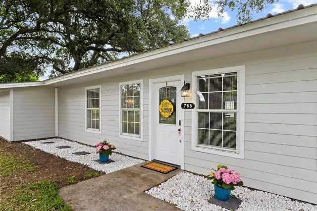 765 Sudduth Bridge City, TX 77611