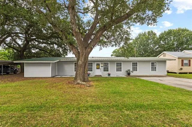 765 Sudduth Bridge City, TX 77611