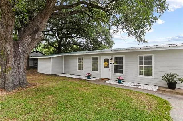 765 Sudduth Bridge City, TX 77611