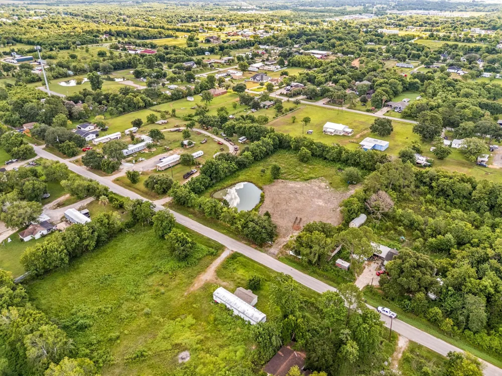 19231 County Road 927a Alvin, TX 77511