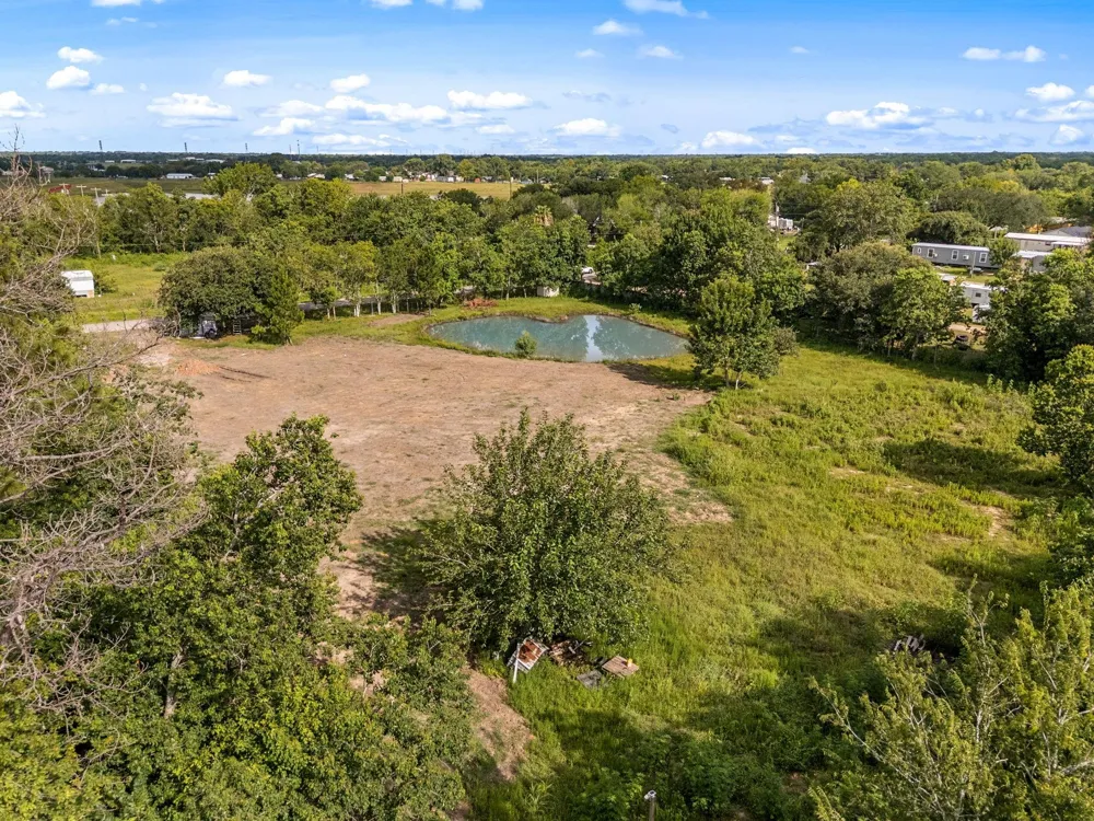 19231 County Road 927a Alvin, TX 77511