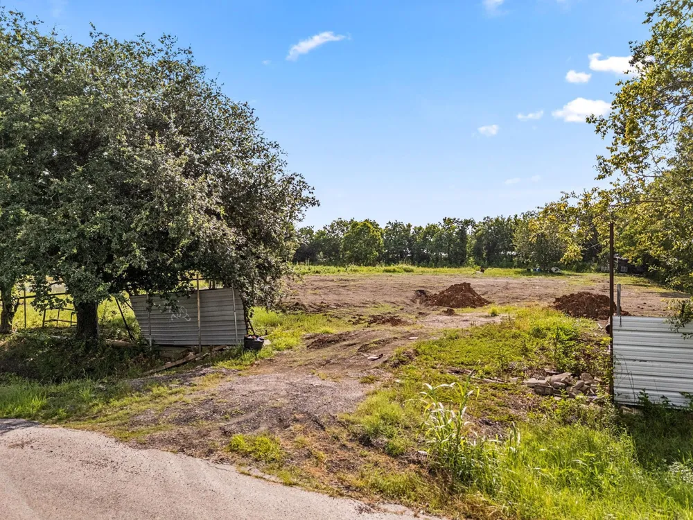 19231 County Road 927a Alvin, TX 77511