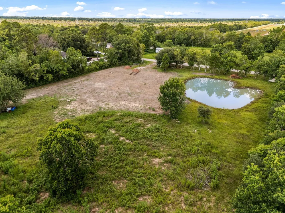 19231 County Road 927a Alvin, TX 77511