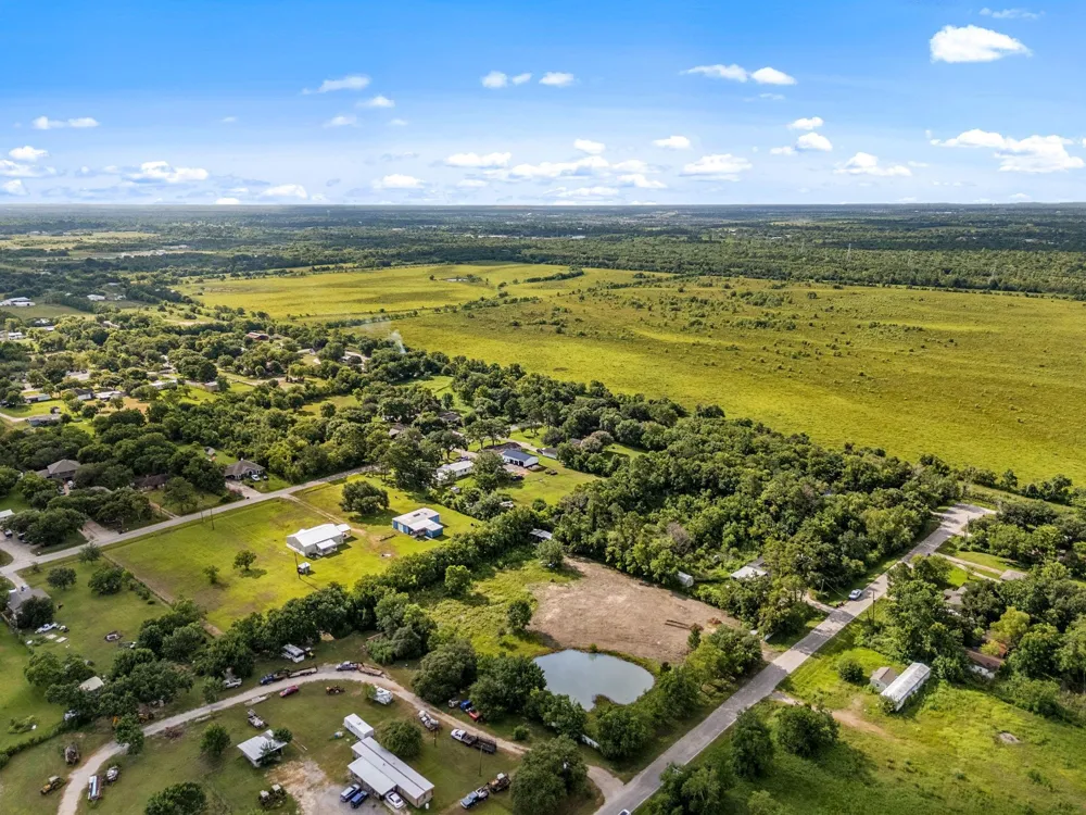19231 County Road 927a Alvin, TX 77511