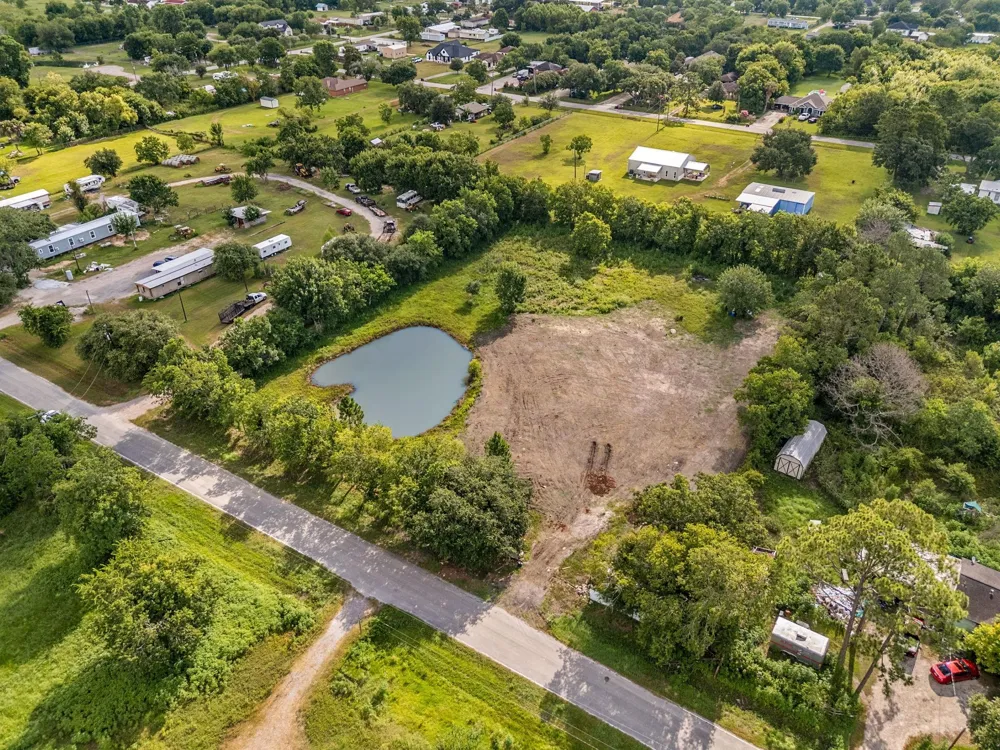 19231 County Road 927a Alvin, TX 77511
