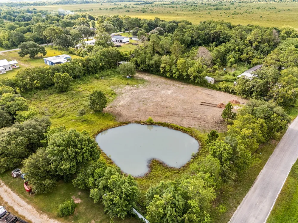 19231 County Road 927a Alvin, TX 77511
