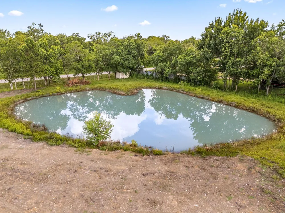 19231 County Road 927a Alvin, TX 77511