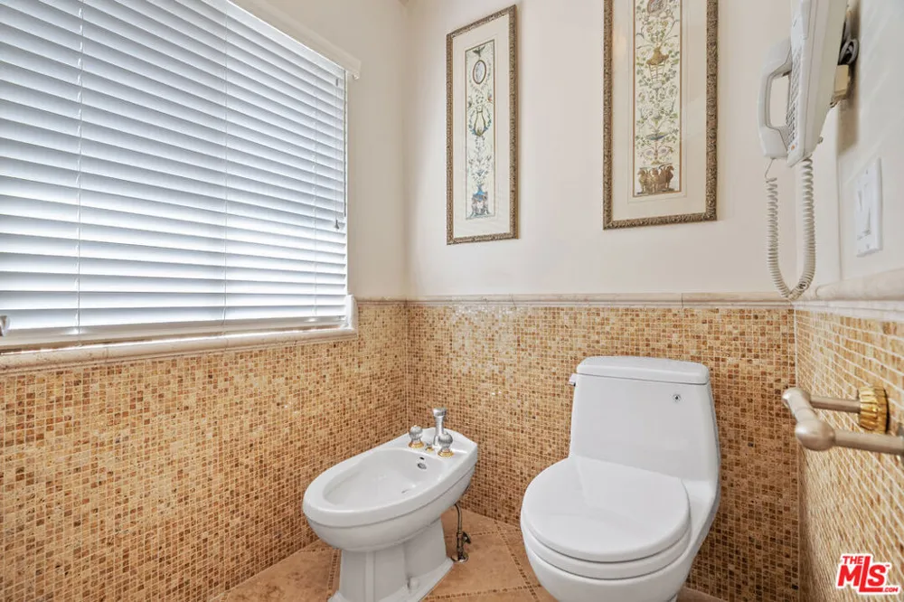 19234 Mayall Street Los Angeles, CA 91324