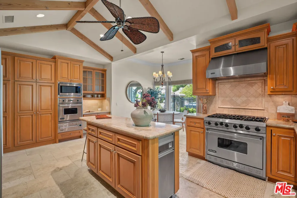 19234 Mayall Street Los Angeles, CA 91324