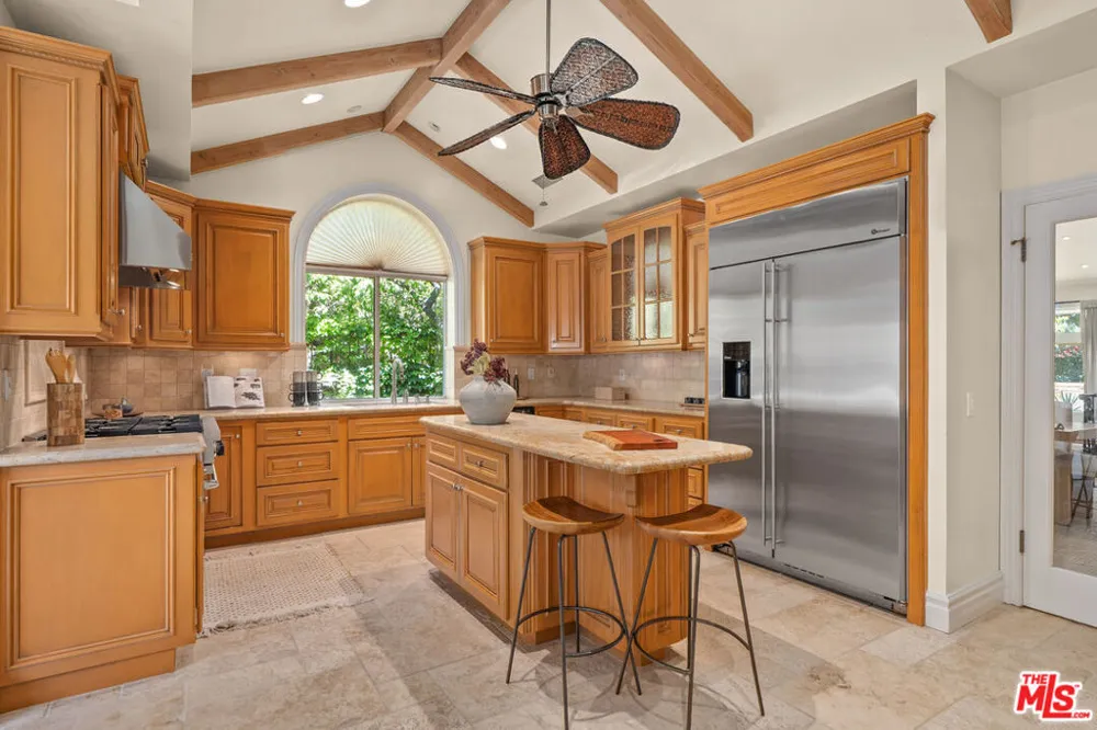 19234 Mayall Street Los Angeles, CA 91324