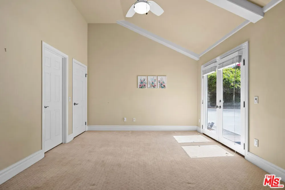 19234 Mayall Street Los Angeles, CA 91324