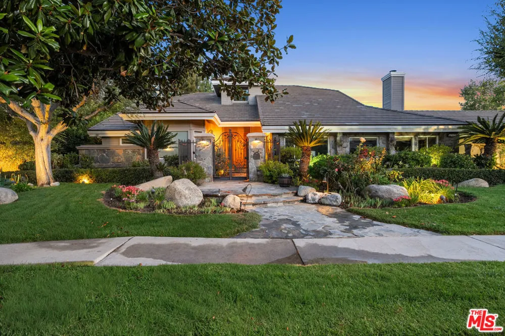 19234 Mayall Street Los Angeles, CA 91324