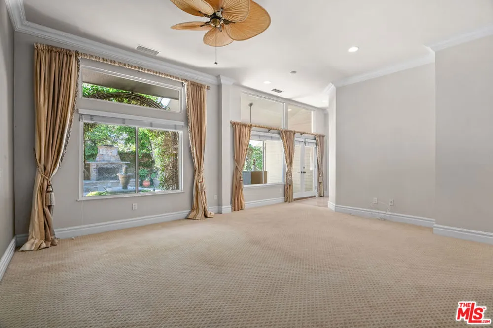 19234 Mayall Street Los Angeles, CA 91324