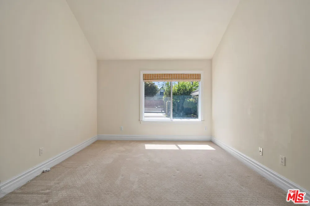 19234 Mayall Street Los Angeles, CA 91324