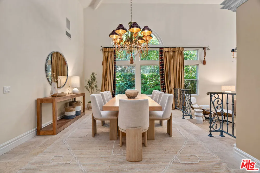 19234 Mayall Street Los Angeles, CA 91324