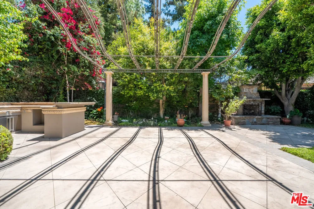 19234 Mayall Street Los Angeles, CA 91324