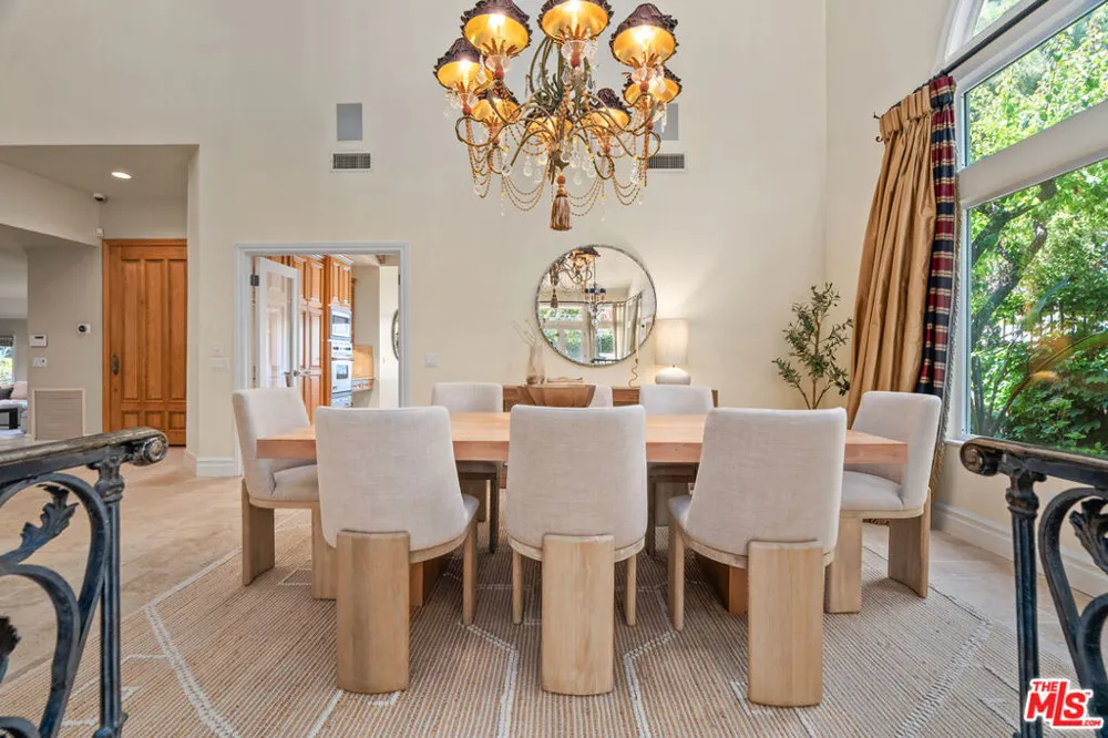 19234 Mayall Street Los Angeles, CA 91324