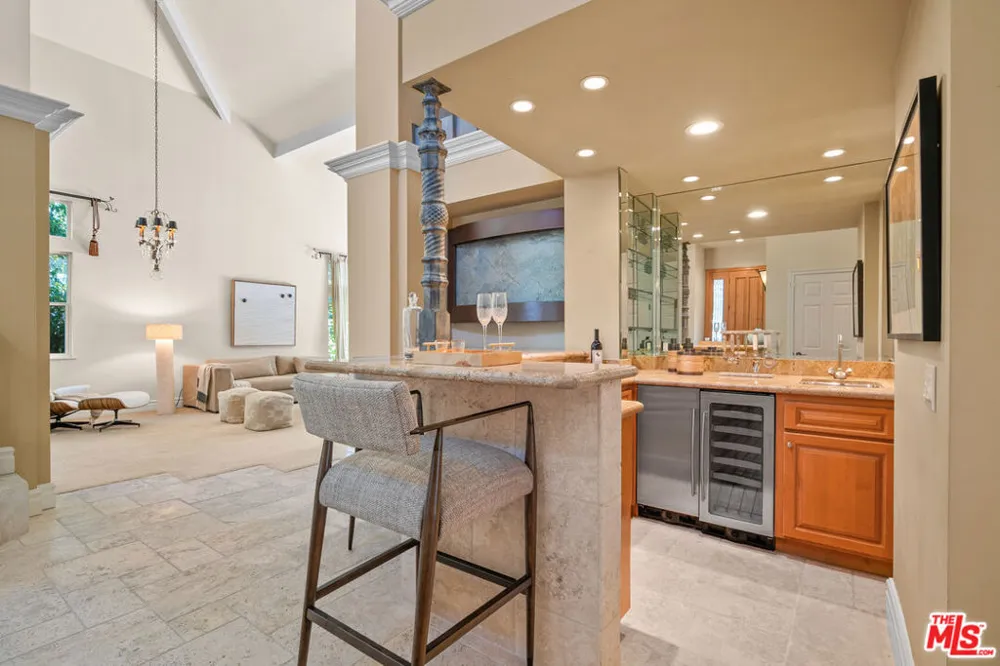 19234 Mayall Street Los Angeles, CA 91324