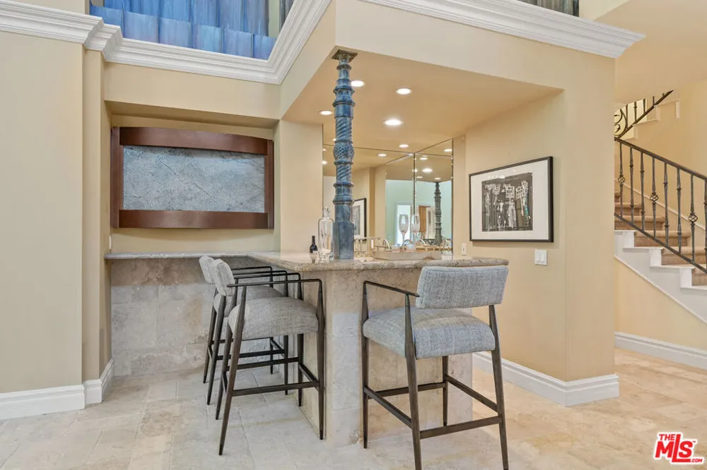 19234 Mayall Street Los Angeles, CA 91324