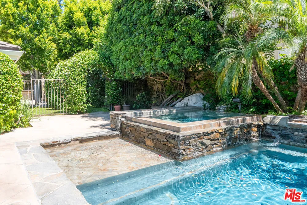 19234 Mayall Street Los Angeles, CA 91324