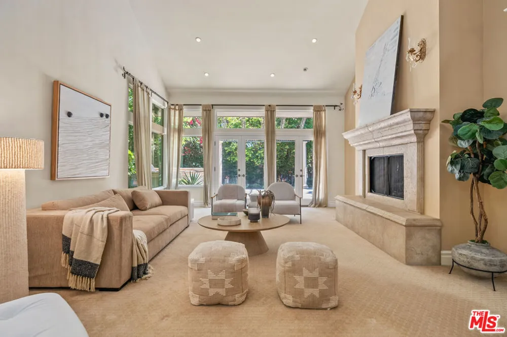19234 Mayall Street Los Angeles, CA 91324