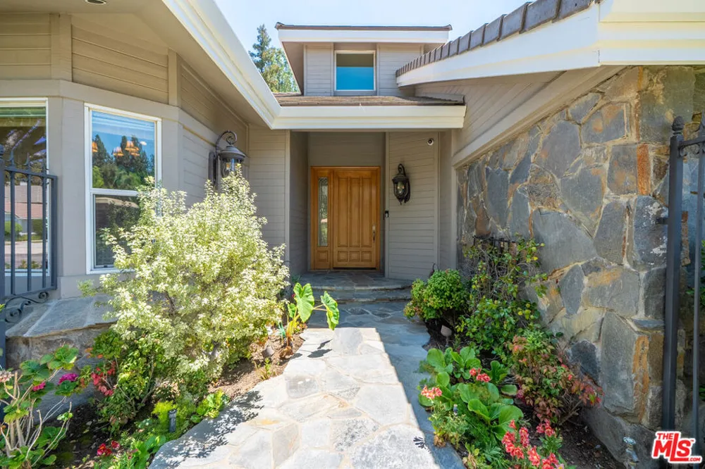 19234 Mayall Street Los Angeles, CA 91324