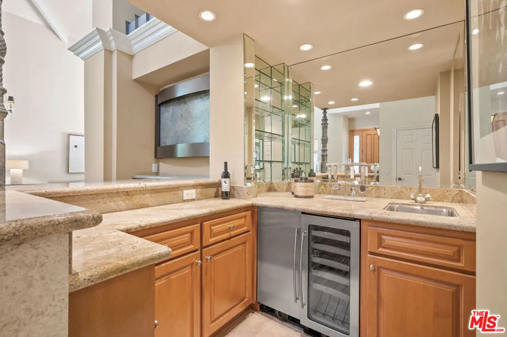 19234 Mayall Street Los Angeles, CA 91324