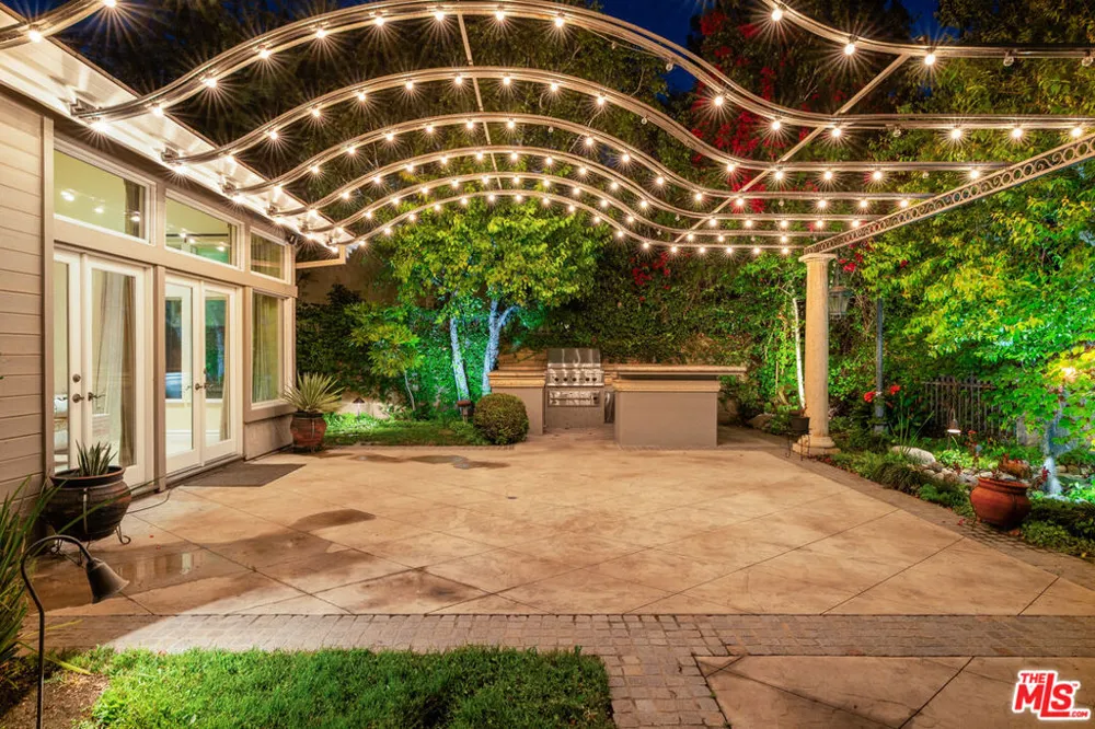 19234 Mayall Street Los Angeles, CA 91324