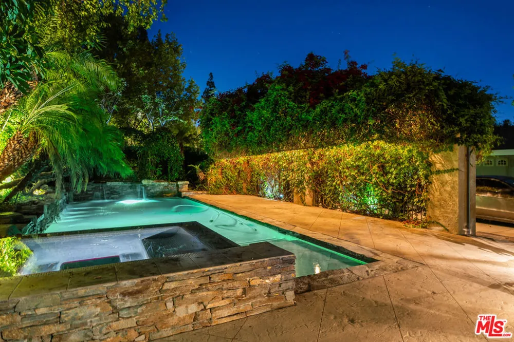 19234 Mayall Street Los Angeles, CA 91324