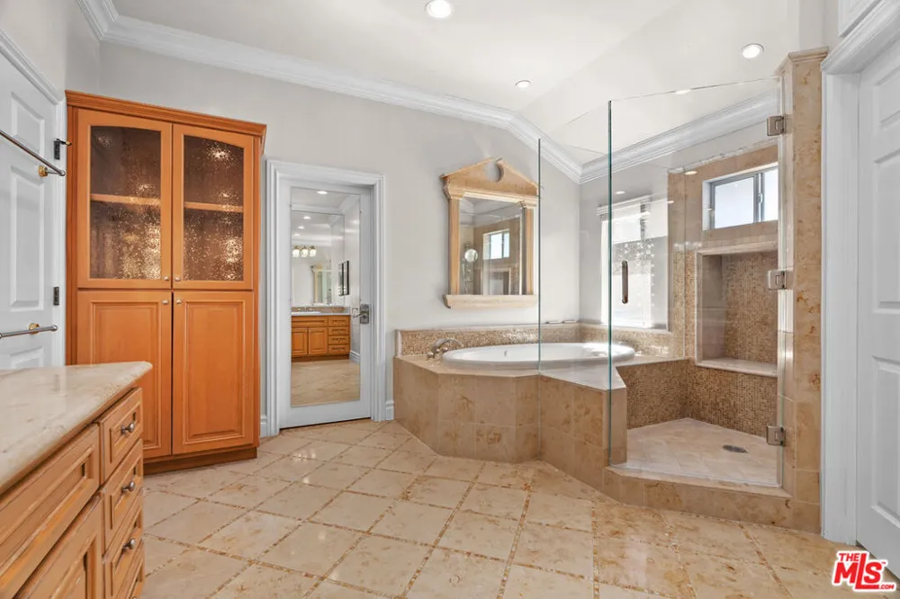 19234 Mayall Street Los Angeles, CA 91324