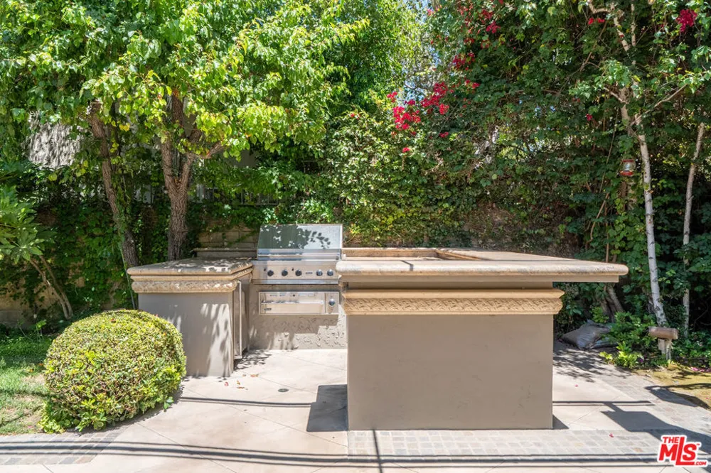 19234 Mayall Street Los Angeles, CA 91324
