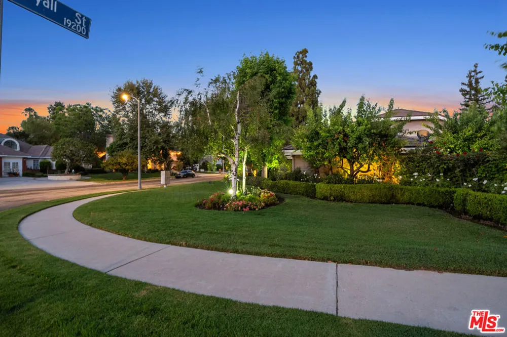 19234 Mayall Street Los Angeles, CA 91324