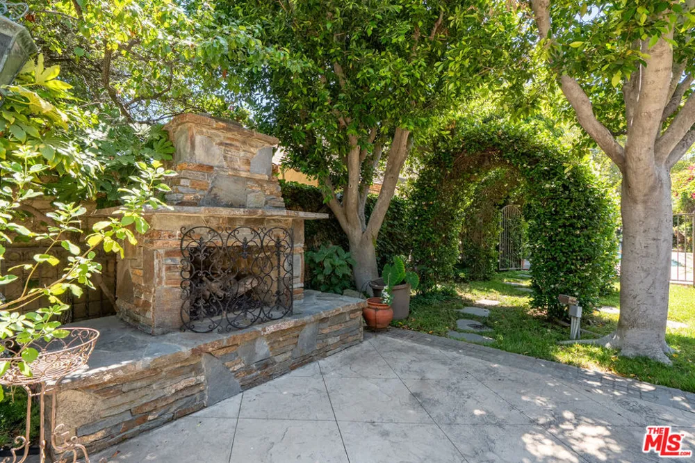 19234 Mayall Street Los Angeles, CA 91324