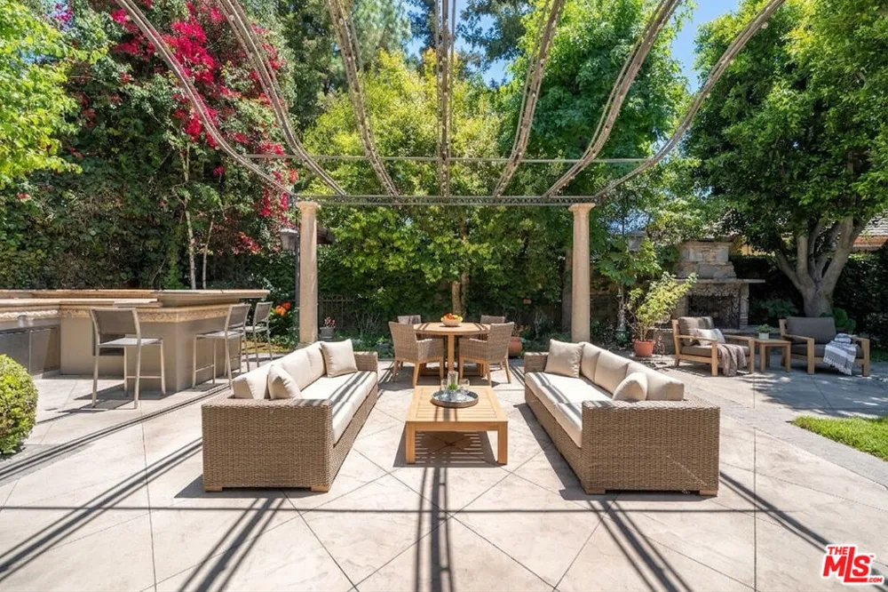 19234 Mayall Street Los Angeles, CA 91324