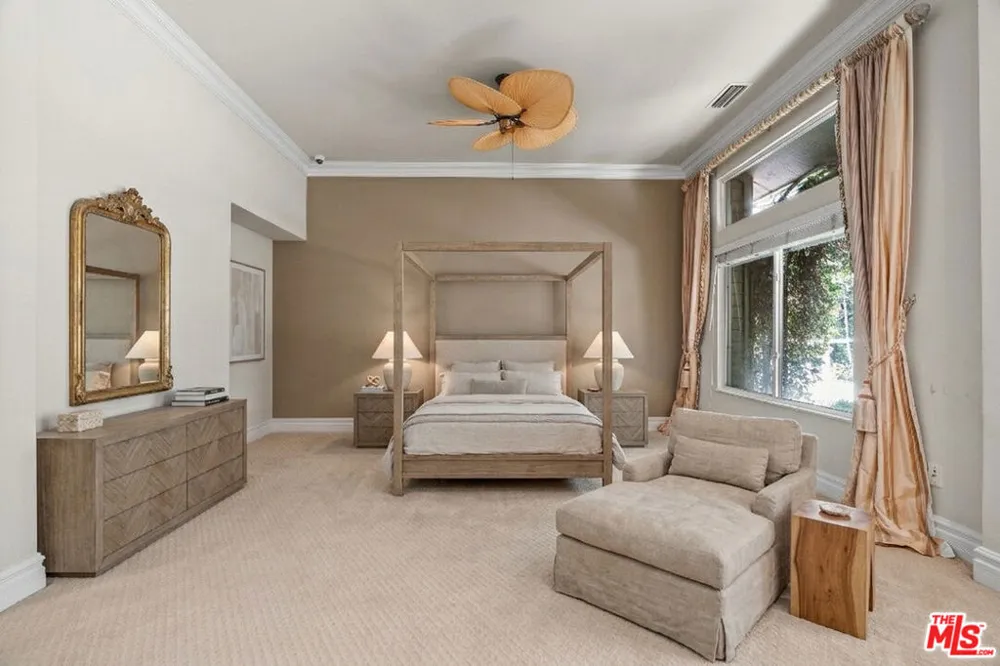 19234 Mayall Street Los Angeles, CA 91324