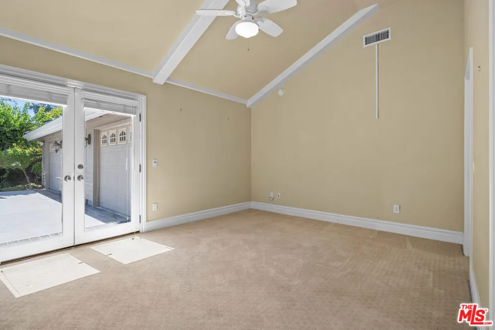 19234 Mayall Street Los Angeles, CA 91324