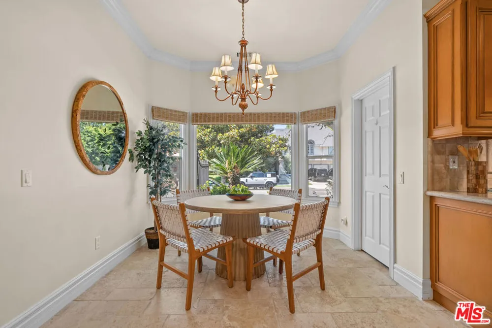 19234 Mayall Street Los Angeles, CA 91324