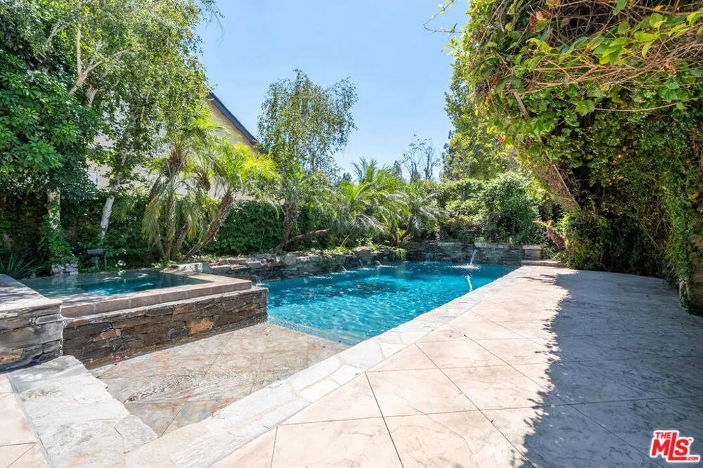 19234 Mayall Street Los Angeles, CA 91324