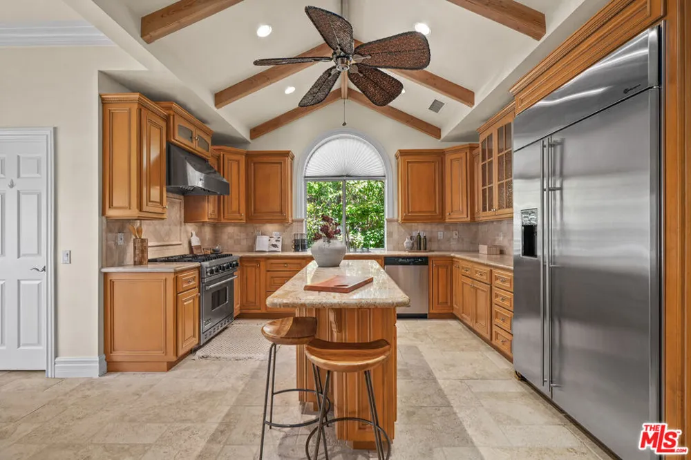 19234 Mayall Street Los Angeles, CA 91324