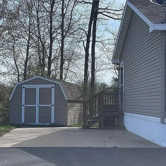 530 E Rainbow Road Brooks Township, MI 49337
