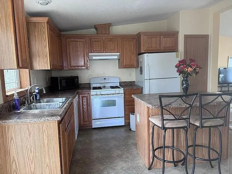 530 E Rainbow Road Brooks Township, MI 49337