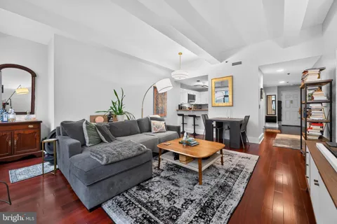 1500 CHESTNUT STREET #10H