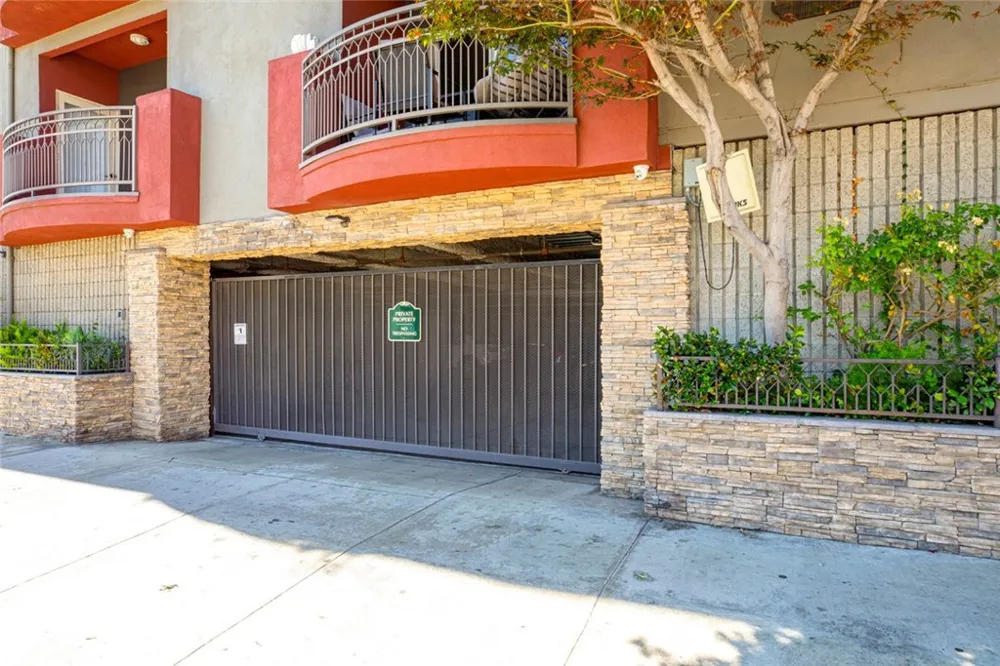 11124 Burbank Boulevard #101 North Hollywood, CA 91601
