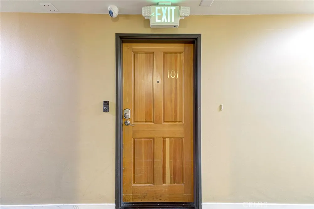 11124 Burbank Boulevard #101 North Hollywood, CA 91601
