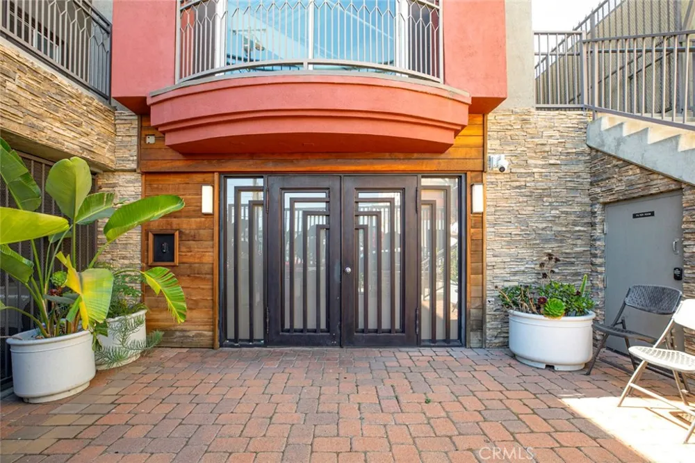 11124 Burbank Boulevard #101 North Hollywood, CA 91601
