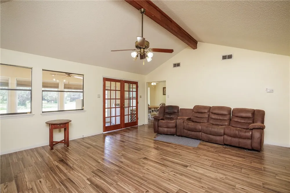 10821 Annaville Road Corpus Christi, TX 78410
