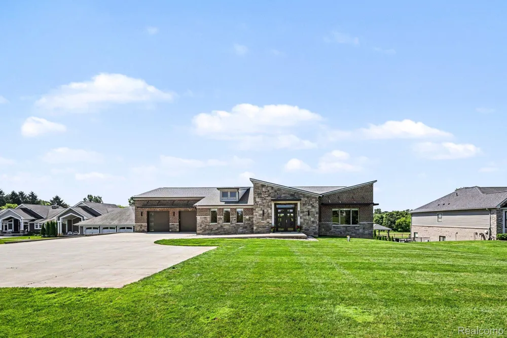 2943 Sleeth Road Commerce Charter Township, MI 48382
