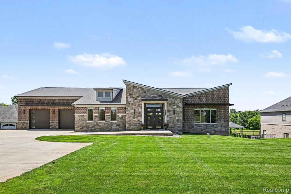 2943 Sleeth Road Commerce Charter Township, MI 48382
